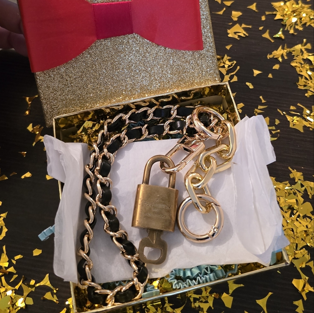 Louis Vuitton #302 LOCK + KEY Set, 2 Chains, Extra Gifts /*LV box not included